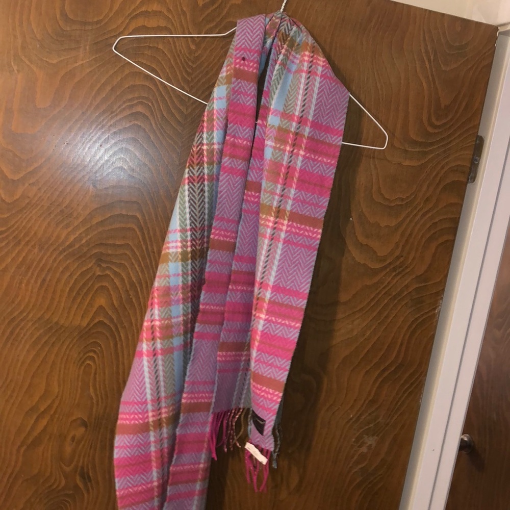 Cashmere scarf with tags